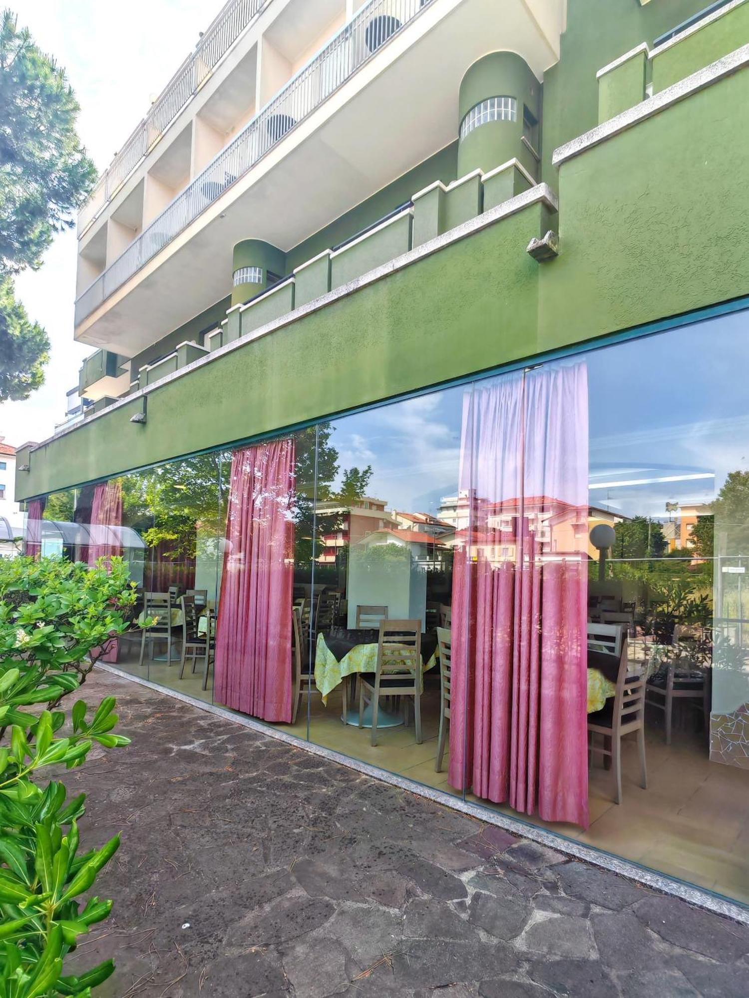 Hotel Etna - Nuova Gestione Romagnola All-Inclusive Spiaggia Parcheggio Riccione Exterior foto