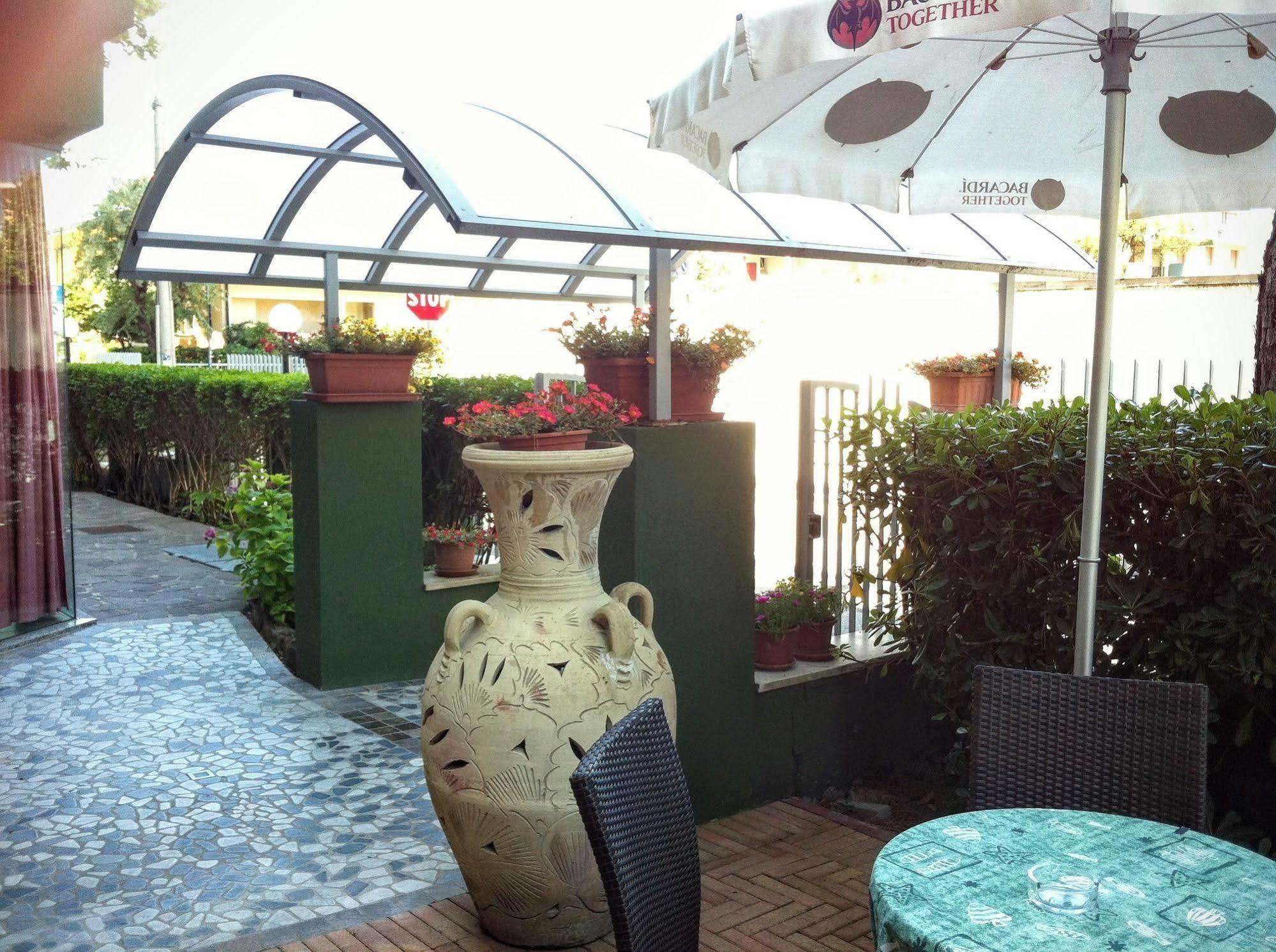 Hotel Etna - Nuova Gestione Romagnola All-Inclusive Spiaggia Parcheggio Riccione Exterior foto